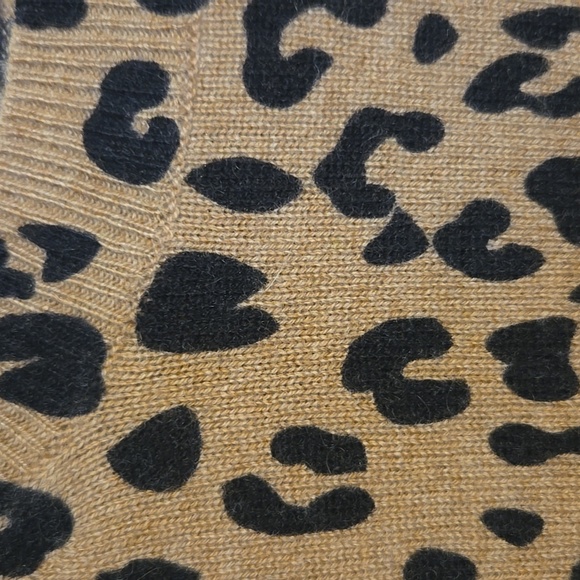 J. Crew women's M leopard 🐆 print cashmere sweater - Picture 3 of 4